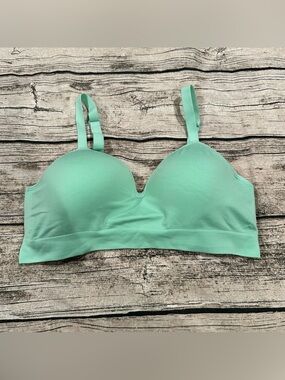 Underoutfit The Perfect Neckline Seamless Mint Light Green Wireless Bra Size Med